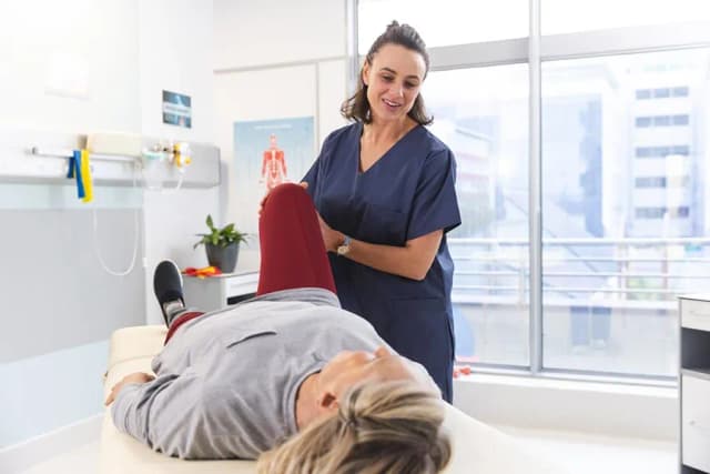 Fizjoterapia praca po studiach: jakie są najlepsze możliwości zatrudnienia?