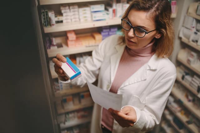 Farmacja praca po studiach: najlepsze możliwości kariery i wynagrodzenia