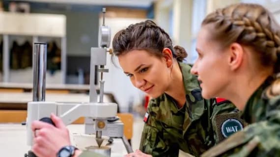 Po jakich studiach do wojska? Kluczowe kierunki, które otwierają drzwi